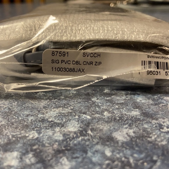 Coach double wristlet sig canvas silver/kahaki powder blue. NWT - Picture 4 of 8